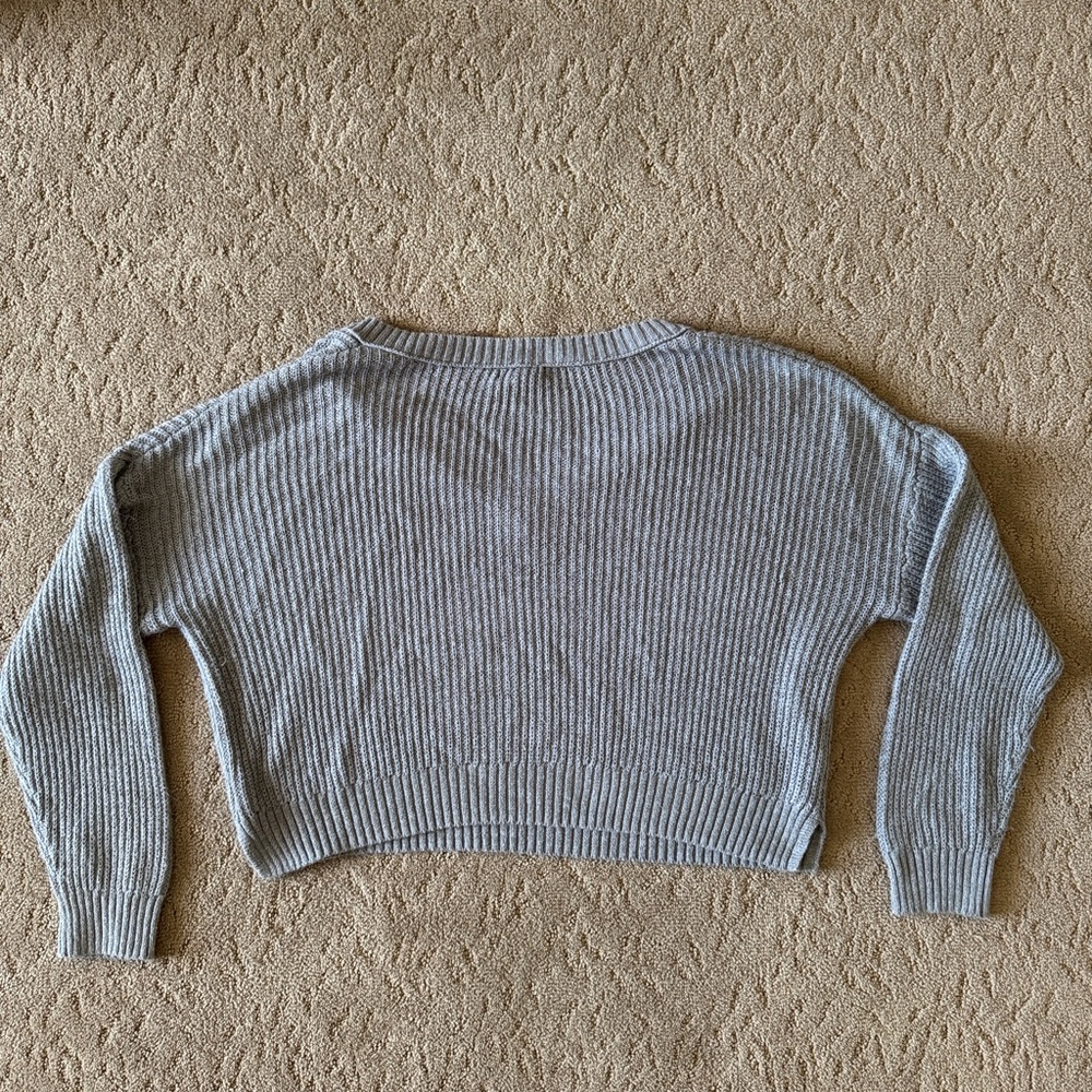 Gray V-Neck Ribbed Sweater - Picture 2 of 3